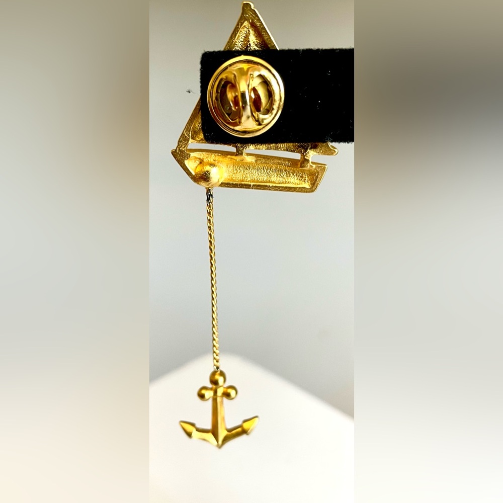JJ Jonette Vintage Gold Sailboat Anchor Dangle Brooch Pin Nautical Coastal Chic - Picture 3 of 9